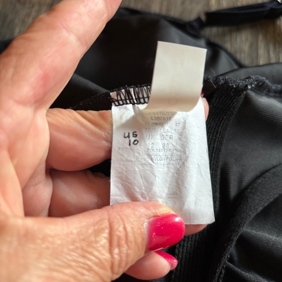 MAGIC SUIT Black V Neck with Beads Sz 10 Slimming One Piece - Picture 14 of 14